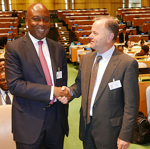 Parlamentspresident i Nigeria Amadou Salifou i samtale med stortingspresident Olemic Thommessen. Foto: Stortinget.