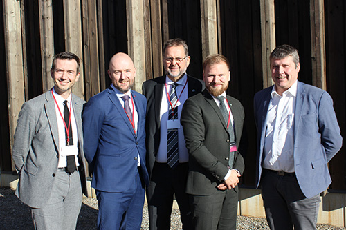 Den norske delegasjonen til konferansen. Fra venstre: Kent Gudmundsen (H), Eirik Sivertsen (A), Svein Harberg (H), Willfred Nordlund (Sp) og Bengt Rune Strifeldt (FrP)