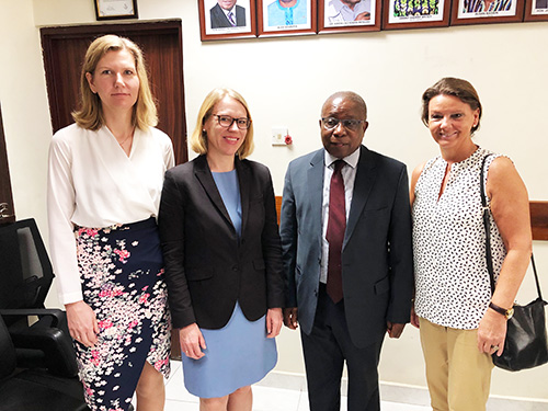 Marianne Marthinsen, Anniken Huitfeldt and Ingjerd Schou meeting with Minister of Health Kwaku Agyemang-Manu. Photo: Storting.