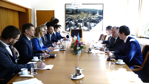 Stortingspresidenten i møte med ukrainske parlamentarikere. Foto: Stortinget