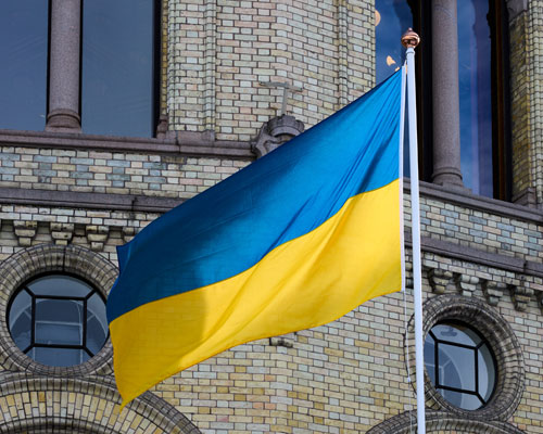 Det ukrainske flagget vaier på Løvebakken.