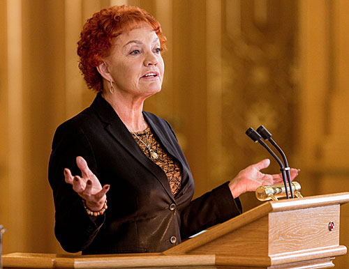 Fyrste visepresident Marit Nybakk opna seminaret i lagtingssalen. Foto: Stortinget/Morten Brakestad.