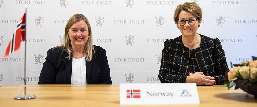 Elin R. Agdestein og  Tone W. Trøen under nettmøtet med AIPAs generalforsamling 8. september. Foto: Stortinget.