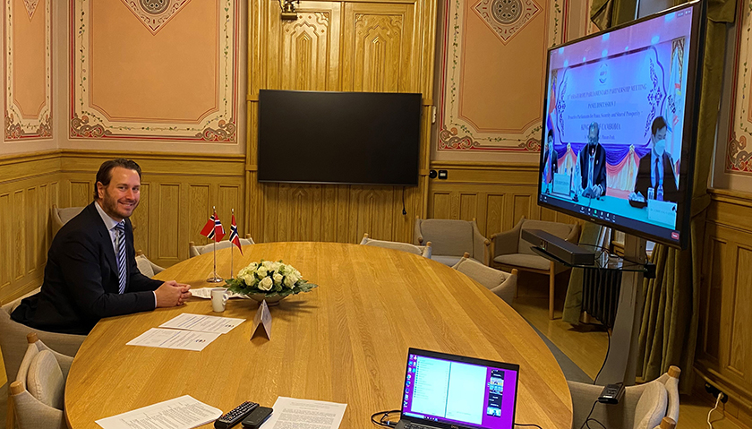 Helge André Njåstad (FrP) deltok med innlegg i noen av de tematiske sesjonene. Foto: Stortinget