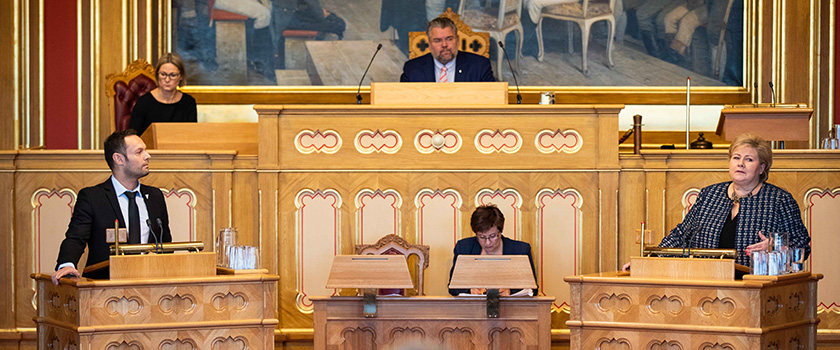 Torgeir Knag Fylkesnes (SV) og statsminister Erna Solberg (H) under objektsikringsdebatten 5. desember. Foto: Stortinget.