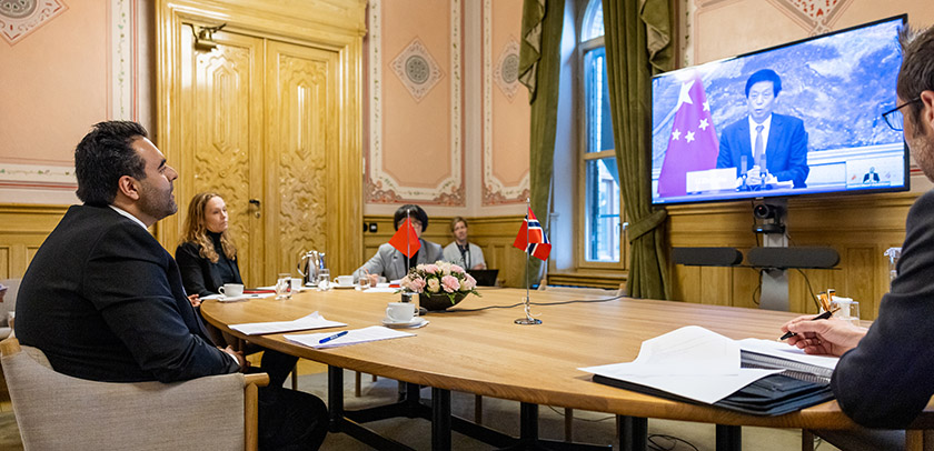 Stortingspresident Masud Gharahkhani i digitalt møte med formannen for Kinas folkekongress, Li Zhanshu. Foto: Stortinget.