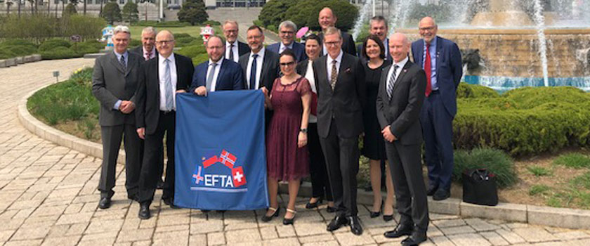 EFTA Parliamentary Committee outside the National Assembly in South Korea. Photo: Storting.