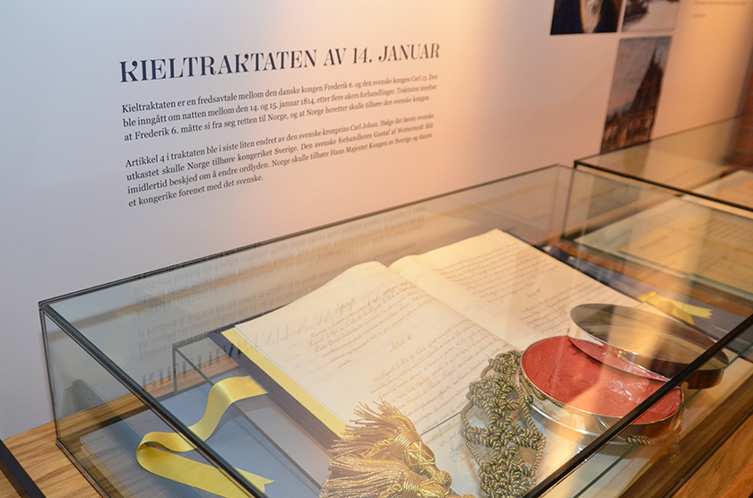 Kiel-traktaten er framleis tilgjengeleg i historisk sal i Stortinget, som eit av dei fire viktigaste dokumentane i Noreg frå 1814. Foto: Stortinget