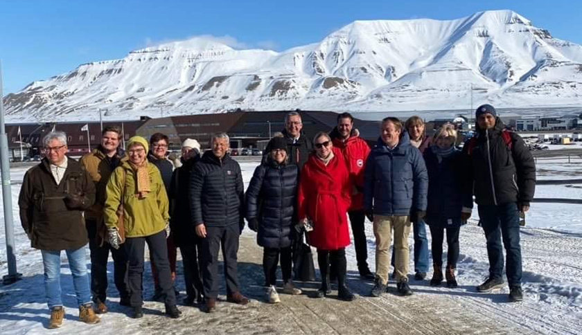 Medlemmene i kommunal- og forvaltningskomiteen på Svalbard. Foto: Stortinget