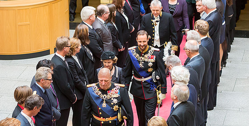 Kongefamilien forlater Stortinget etter åpningen av det 158. storting 9. oktober 2013. Foto: Stortinget/Hans Kristian Thorbjørnsen.