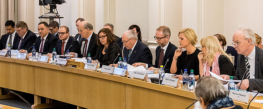 The Committee on Scrutiny and Constitutional Affairs performing an inquiry. Photo: Stortinget/Morten Brakestad.