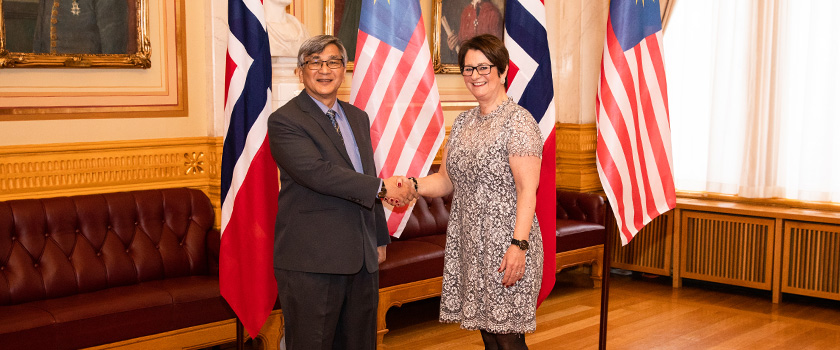 Stortingspresident Tone Wilhelmsen Trøen og Malaysias parlamentspresident Dato’ Mohamad Ariff Md Yusof. Foto: Stortinget.