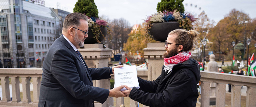 Stortingets første visepresident Svein Harberg og nestleder i Palestinakomiteen i Oslo Jakob Askjer.