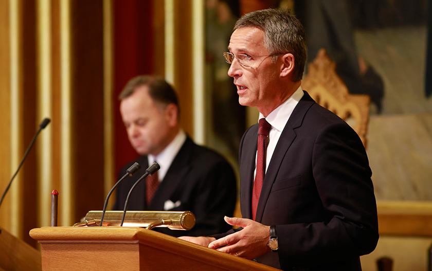 I noen spesialtilfeller har stortingsrepresentanter fått permisjon. Jens Stoltenberg søkte og fikk permisjon da han ble NATOs generalsekretær. Foto: Terje Heiestad/Stortinget.