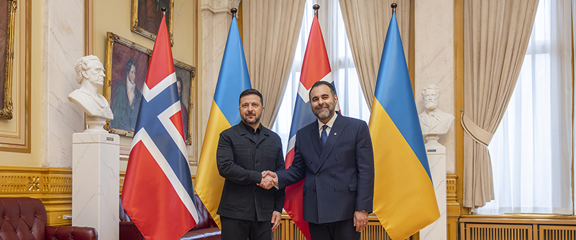 President of the Storting Masud Gharahkhani and President of Ukraine Volodymyr Zelenskyy in the Eidsvoll Gallery.