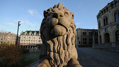 Løve på Løvebakken. Foto: Stortinget.