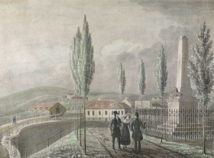 Foto av Krohgstøtten. På monumentet står det blant annet 